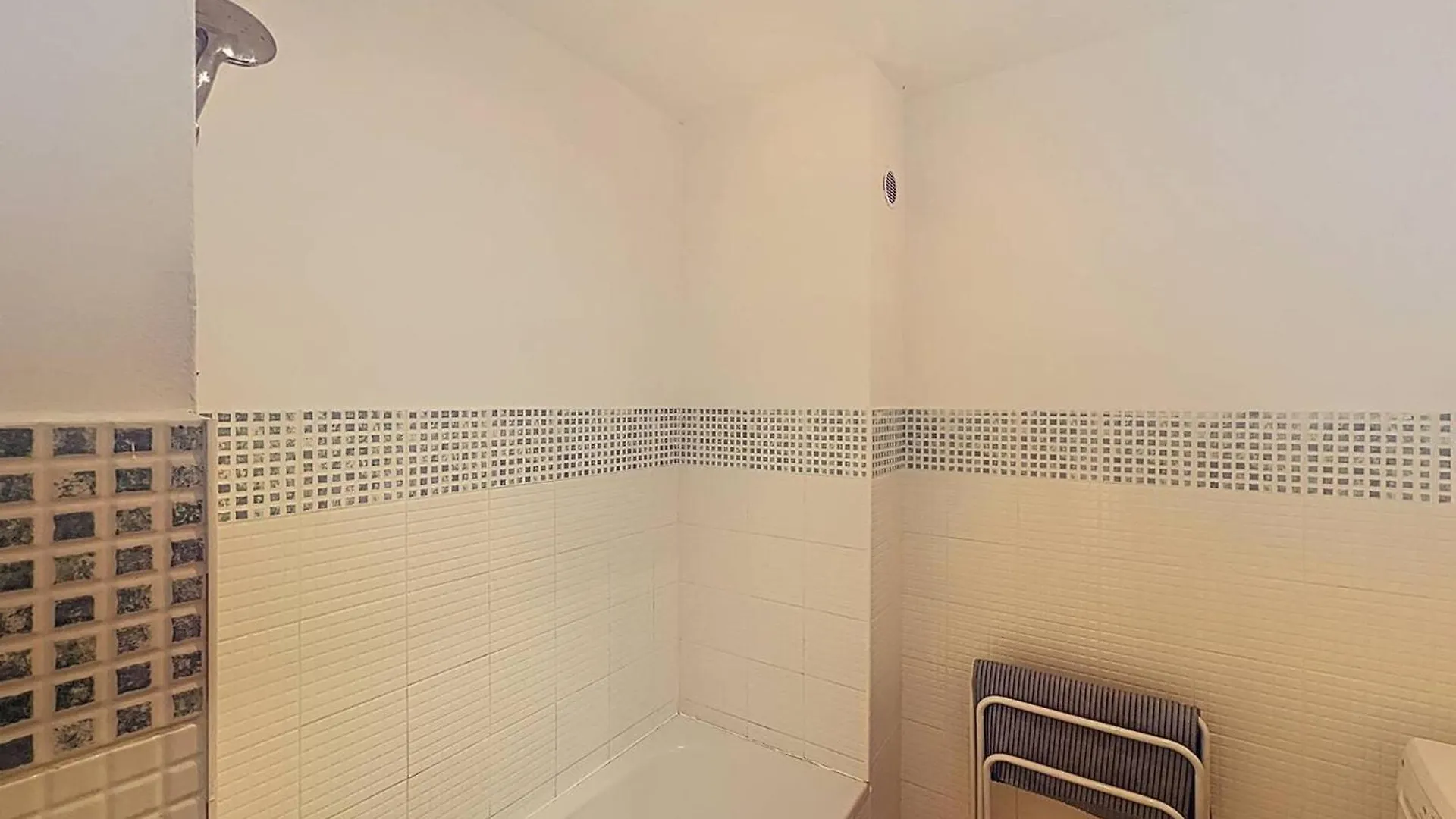 Appartement Paisible A 100M De La Plage, Avec Jardin - Fr-1-770-50 Saint-Cyr-sur-Mer 0*,  France